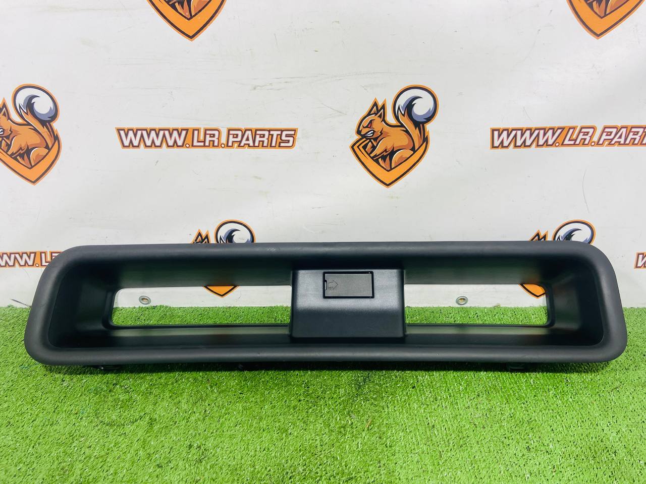 LR129763 Rear right ceiling cladding finish for Land Rover New Defender L663 (2020-) Used cost € in stock 1 pcs.