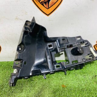 LR129801 Left bumper bracket crown Land Rover New Defender L663 (2020-) Used cost  € in stock 1 pcs.