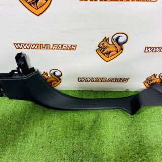 LR131491 Threshold trim for the right rear door Land Rover New Defender L663 (2020-) Used cost  € in stock 1 pcs.