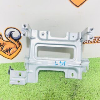 LR131709 Bracket for TCU module Land Rover New Defender L663 (2020-) Used cost  € in stock 2 pcs.