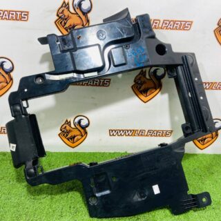 LR131739 Right Engine Control Unit Mounting Bracket Land Rover New Defender L663 (2020-) Used cost  € in stock 1 pcs.