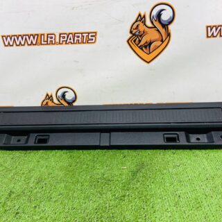 LR132044 Lower trunk lid overlay for Land Rover New Defender L663 (2020-) Used cost  € in stock 1 pcs.