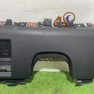 LR132359 Steering Column Cover RHD Land Rover New Defender L663 (2020-) Used cost  € in stock 1 pcs.