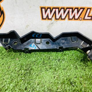 LR132581 Wing mounting bracket for Land Rover New Defender L663 (2020-) Used cost  € in stock 1 pcs.