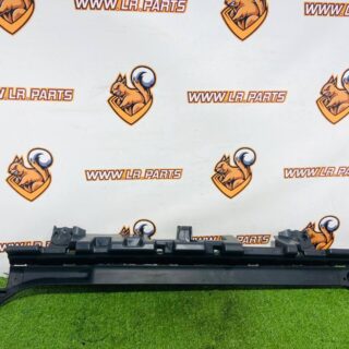 LR132646 Central rear bumper bracket for Land Rover New Defender L663 (2020-) Used cost  € in stock 1 pcs.