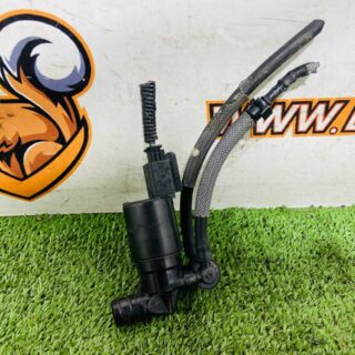 LR133959 Windshield washer tank motor Land Rover New Defender L663 (2020-) Used cost  € in stock 1 pcs.