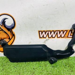 LR137059 Mounting of the left fog light Land Rover New Defender L663 (2020-) Used cost  € in stock 1 pcs.