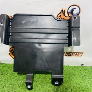 LR137661 Overlay under the foot RHD Land Rover New Defender L663 (2020-) Used cost  € in stock 1 pcs.