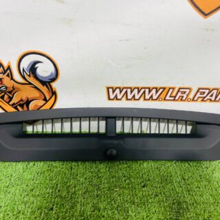 LR142174 Overlay of the torpedo under the windshield for Land Rover New Defender L663 (2020-) Used cost  € in stock 1 pcs.