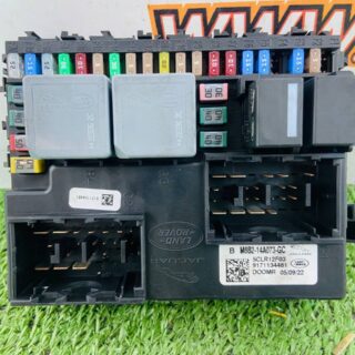 LR144861 Fuse block of the engine compartment Land Rover New Defender L663 (2020-) Used cost  € in stock 1 pcs.