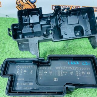 LR144865 RHD Land Rover New Defender L663 (2020-) Used Fuse Box Cover cost  € in stock 1 pcs.