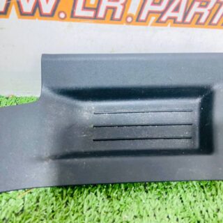 LR146174 Insertion of used RHD Land Rover New Defender L663 (2020-) instrument panel cost  € in stock 1 pcs.