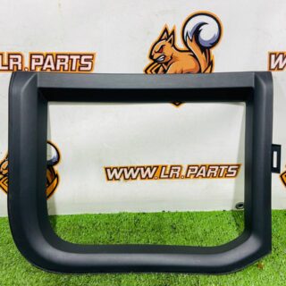LR149592 Molding window frame left rear Land Rover New Defender L663 (2020-) Used cost  € in stock 1 pcs.