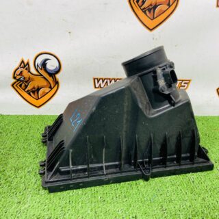 LR152093 Air filter housing left upper part 3.0ie AJ20P6 Ingenium Range Rover Sport L461 used (2023-) cost  € in stock 1 pcs.