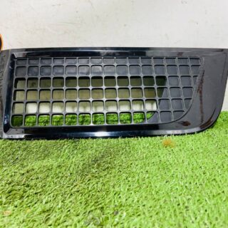LR157851 Front left grille for Land Rover New Defender L663 (2020-) used cost  € in stock 1 pcs.