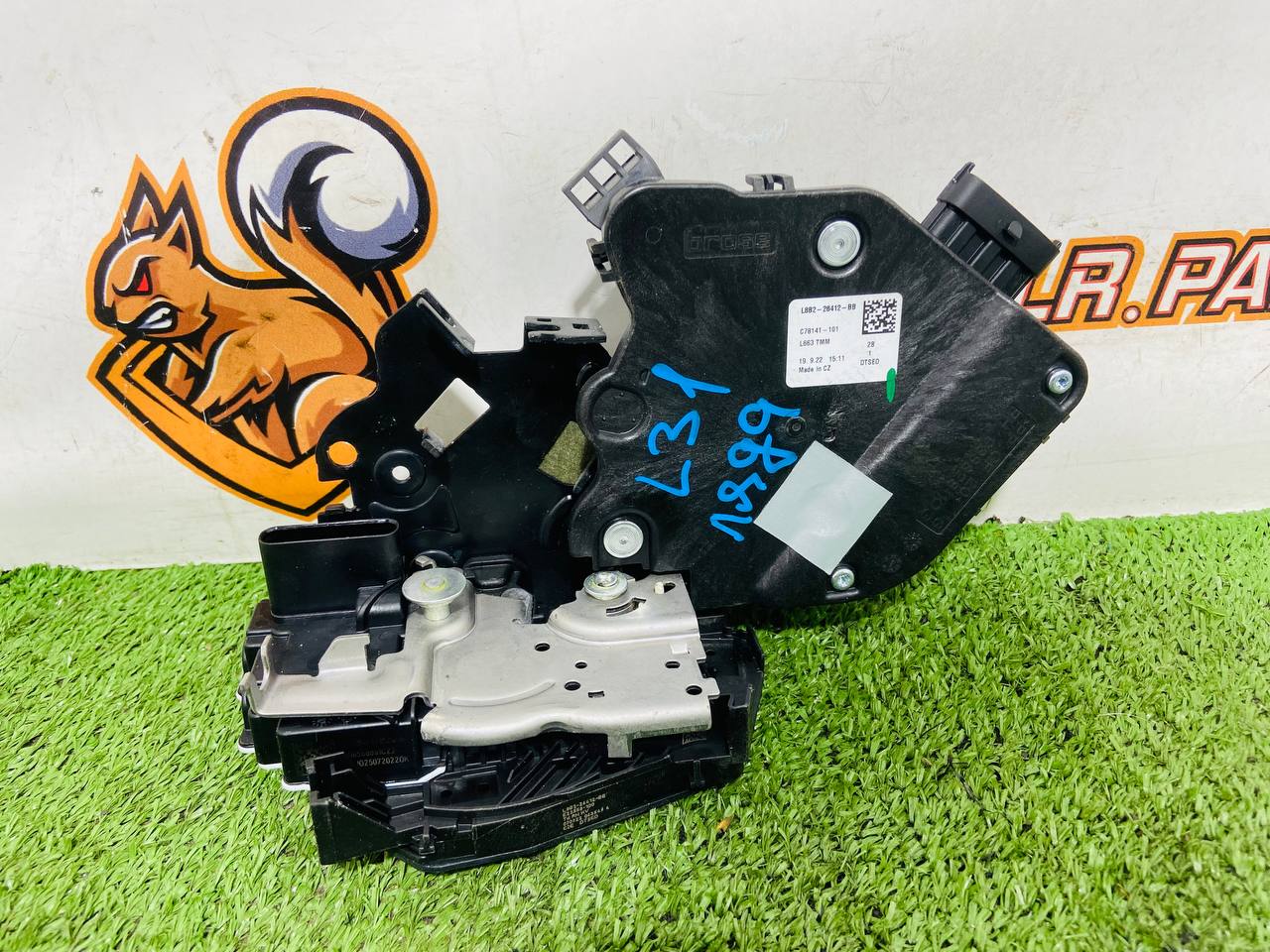 LR164082 Trunk door lock for Land Rover New Defender L663 (2020-) Used cost € in stock 1 pcs.