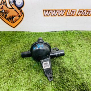 LR165087 Coolant Separator for Range Rover Sport L461 (2023-) Used cost  € in stock 1 pcs.