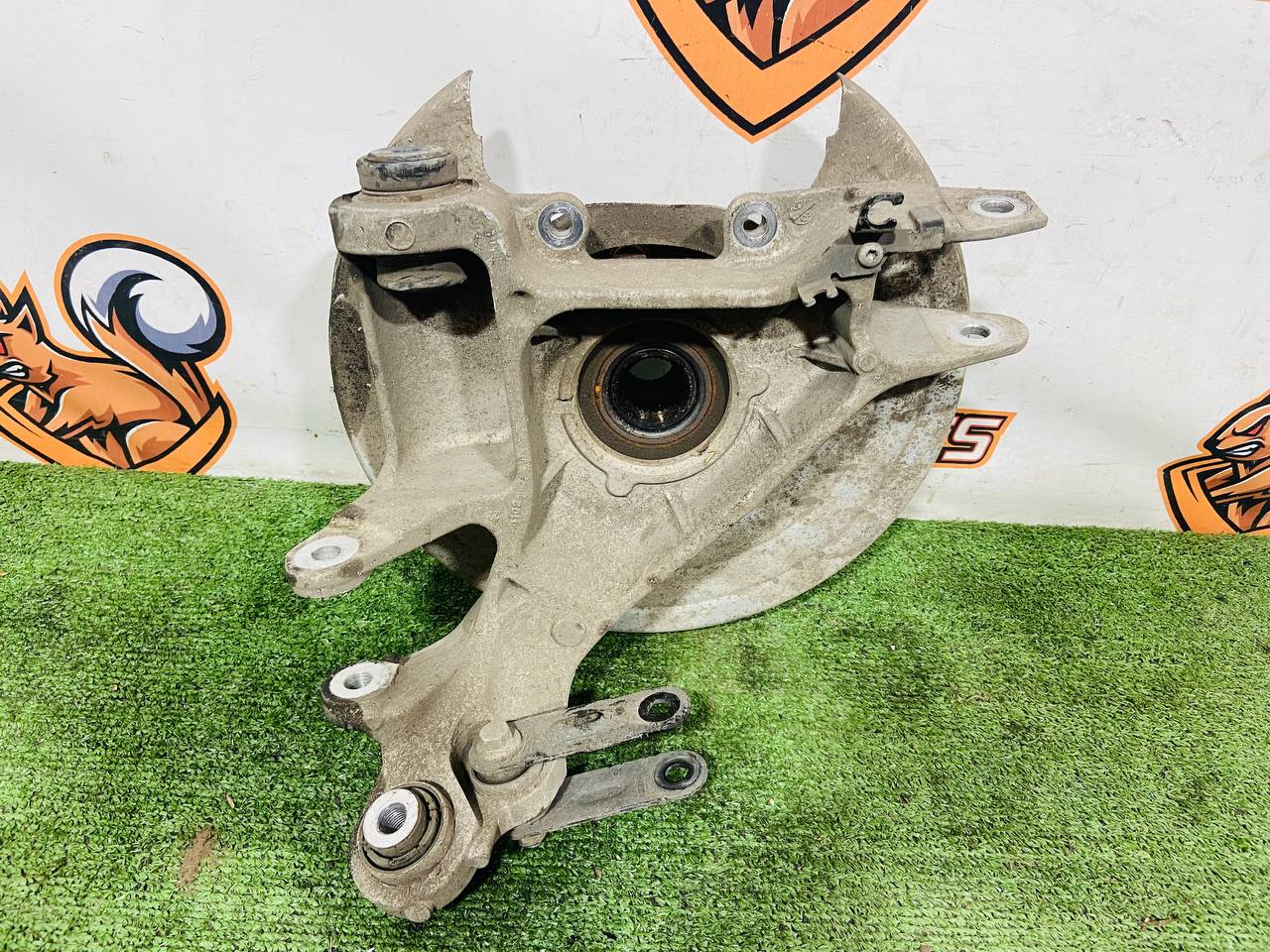 LR168185 Left Rear Hub Assembly Land Rover New Defender L663 (2020-) Used cost € in stock 1 pcs.