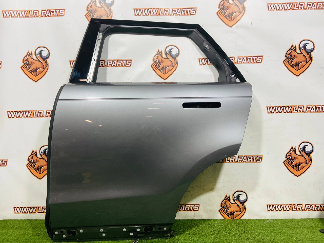 LR168784 Rear left door Range Rover Sport L461 (2023-) Used cost 1 100 € in stock 2 pcs.