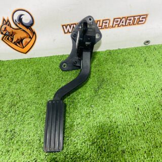 LR174489 Gas pedal  electric  RHD Land Rover New Defender L663 (2020-) Used cost  € in stock 1 pcs.