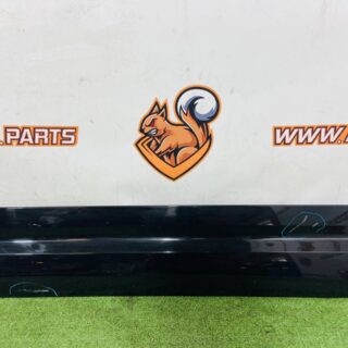 LR176022 Front right lower door molding for Land Rover New Defender L663 (2020-) Used cost  € in stock 1 pcs.