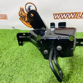 LR179194 Bracket of the left field Land Rover New Defender L663 (2020-) Used cost  € in stock 2 pcs.