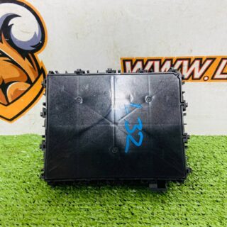 LR185135 Fuse box of the engine compartment on the right for Range Rover Sport L461 (2023-) Used cost  € in stock 1 pcs.