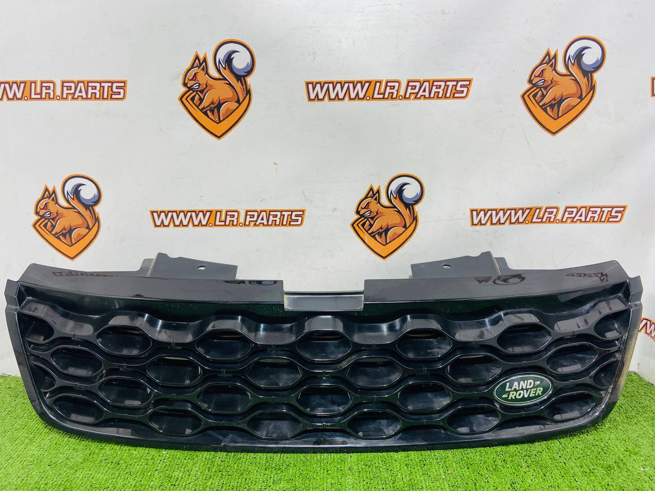 529123463 Radiator Grille Land Rover Discovery Sport L550 (2015-) Used cost € in stock 1 pcs.