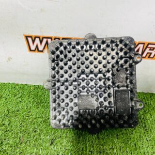 L8B213E005AB Ignition block for Land Rover New Defender L663 headlights (2020-) used cost  € in stock 1 pcs.
