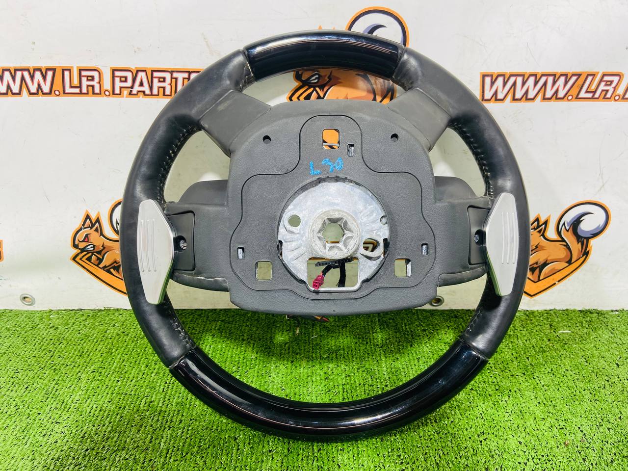 LR035883 Steering wheel with ebony Grand Black Range Rover L405 (2013-2021) Used cost 500 € in stock 2 pcs.