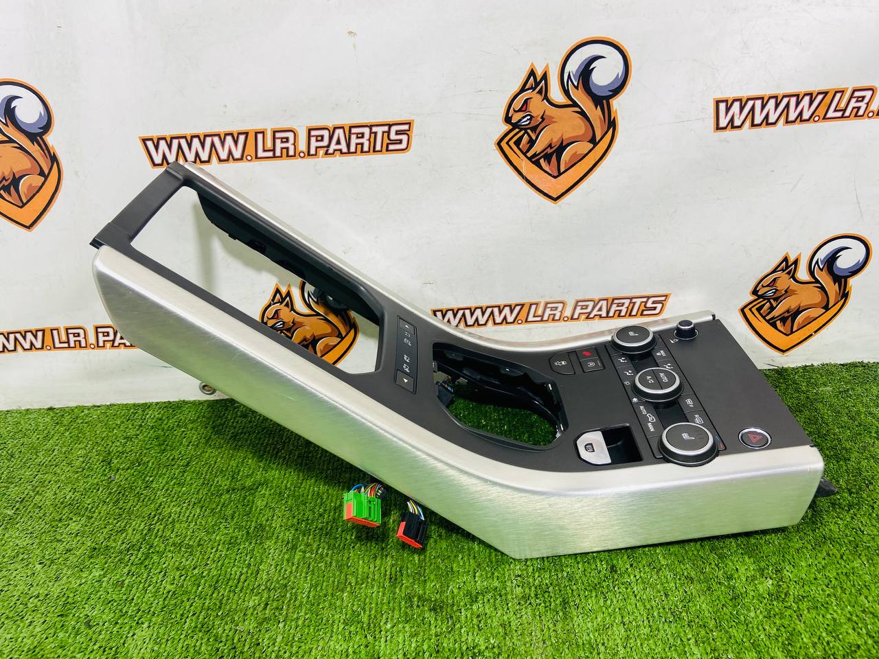 LR075783 Central console overlay assembly Range Rover Evoque L538 (2012-2018) Used cost € in stock 1 pcs.
