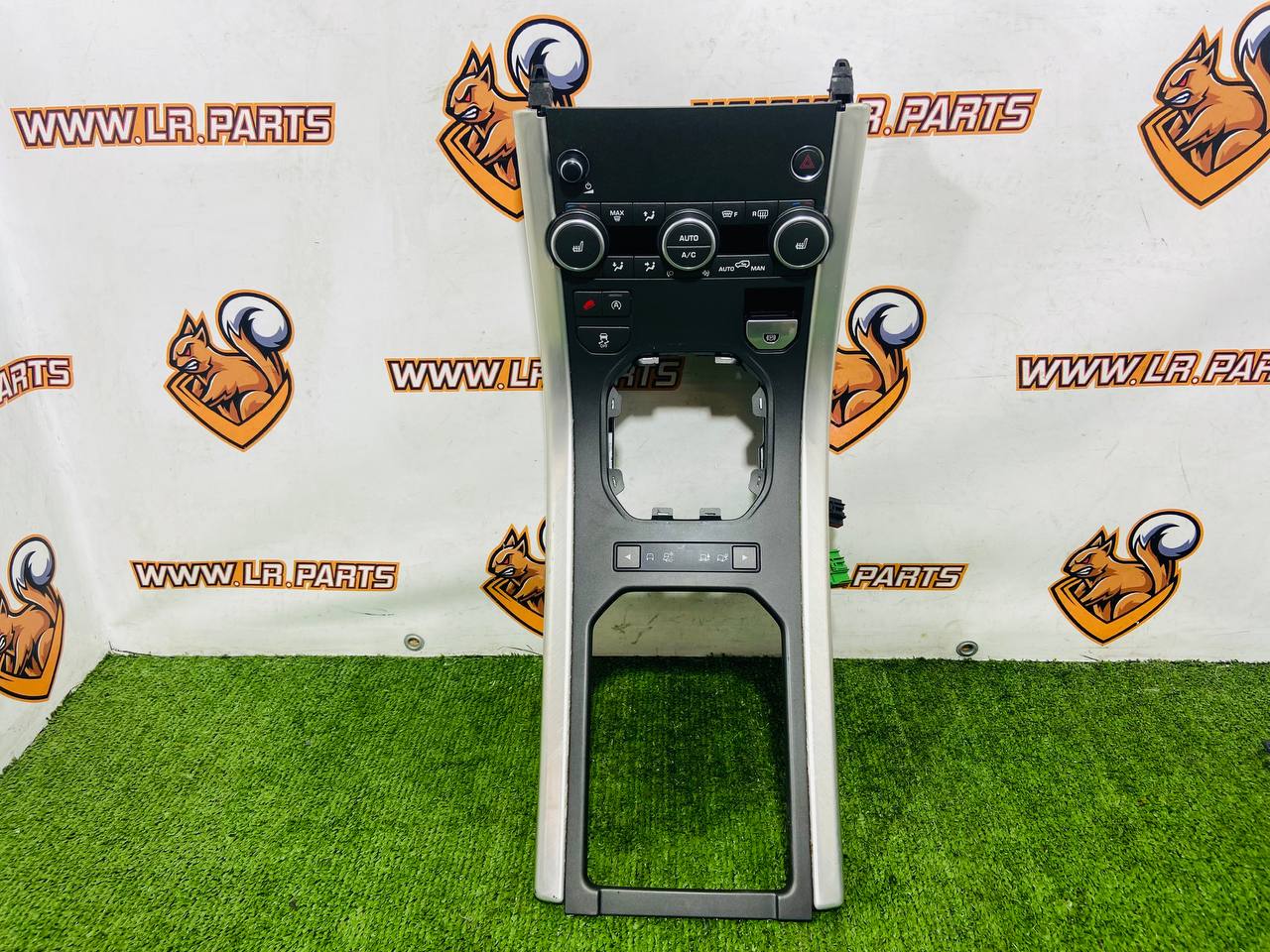 LR075783 Central console overlay assembly Range Rover Evoque L538 (2012-2018) Used cost € in stock 1 pcs.