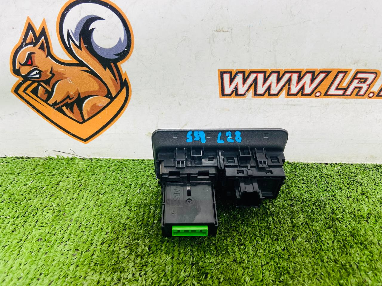 LR079408 Trunk opening button from the interior, light control unit for Range Rover Evoque L538 (2012-2018) Used. cost β¬ in stock 1 pcs.