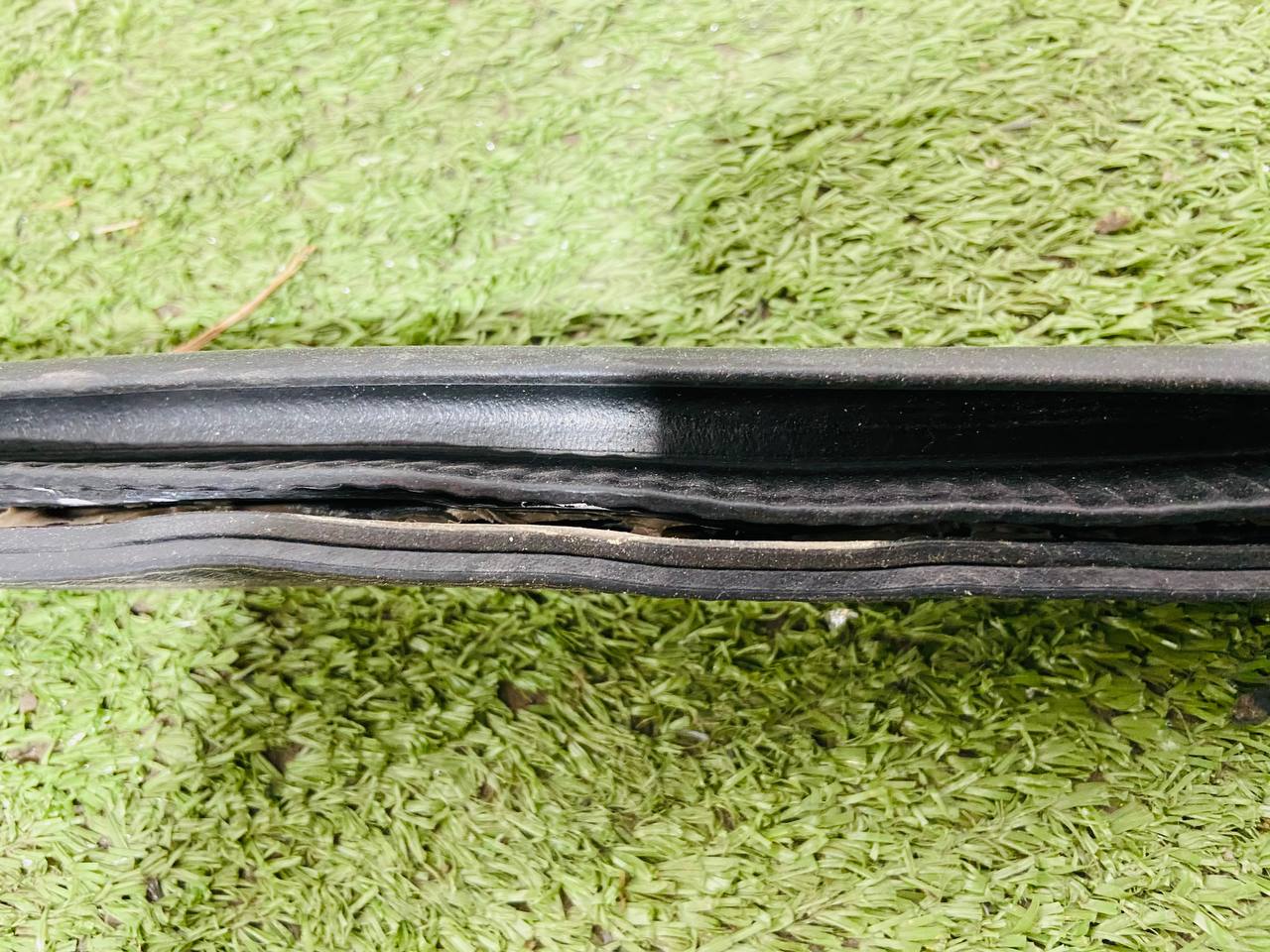 LR079670 Used Land Rover Discovery Sport L550 (2015-) rear body gasket cost 50 € in stock 1 pcs.