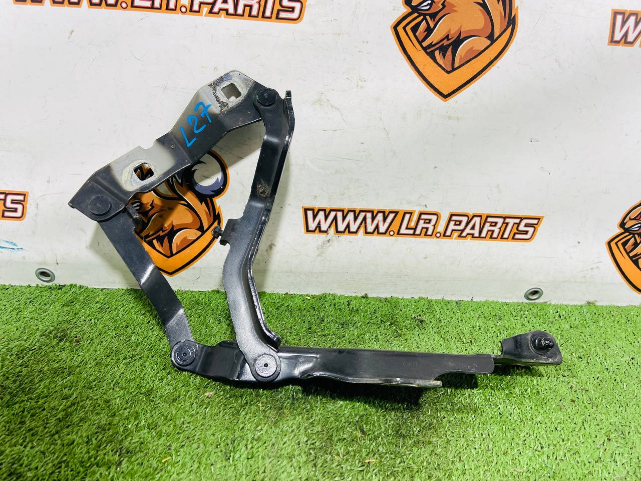 LR080203 Hood hinge right Land Rover Discovery 5 L462 (2017-) used - Image 25