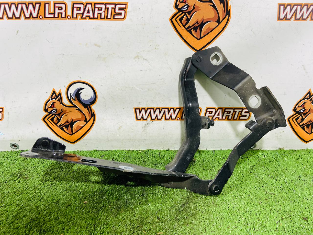 LR080203 Hood hinge right Land Rover Discovery 5 L462 (2017-) used - Image 26