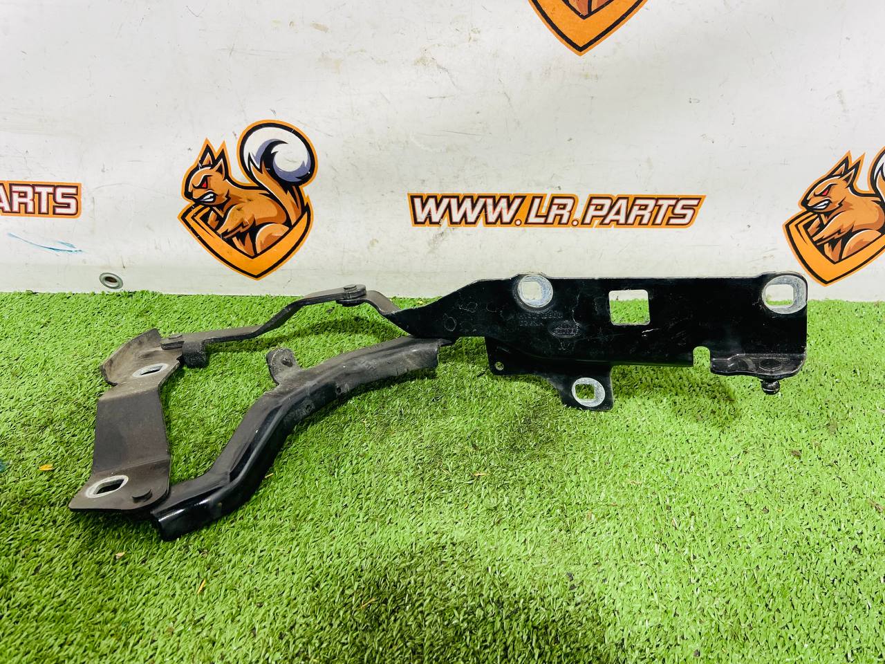 LR080203 Hood hinge right Land Rover Discovery 5 L462 (2017-) used - Image 27
