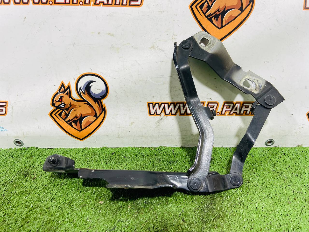 LR080204 Left Hood Latch Land Rover Discovery 5 L462 (2017-) Used - Image 26