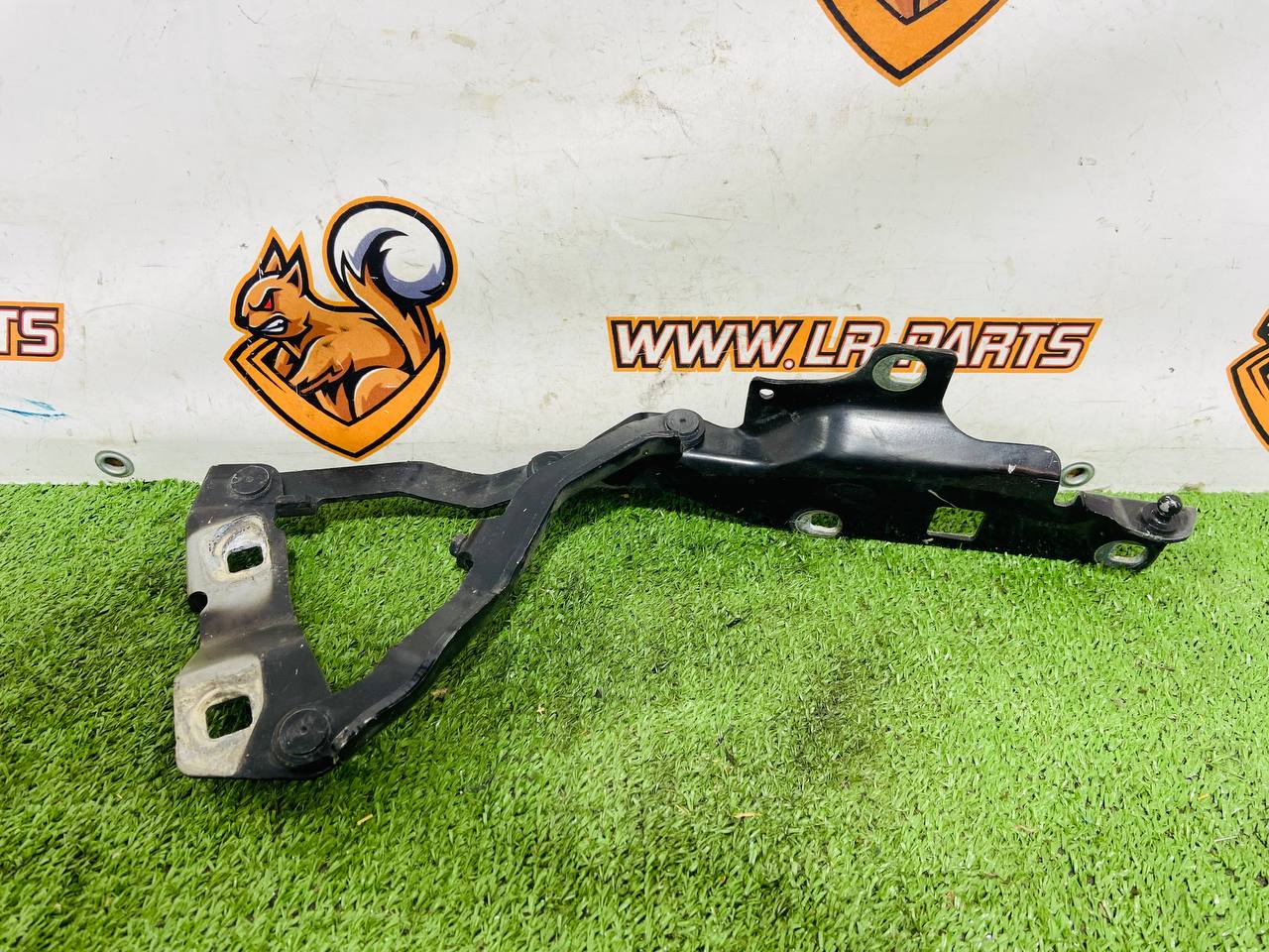 LR080204 Left Hood Latch Land Rover Discovery 5 L462 (2017-) Used - Image 28
