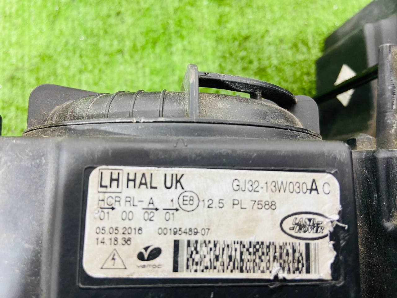 LR087247 Left headlight halogen Range Rover Evoque L538 (2012-2018) Used cost € in stock 1 pcs.