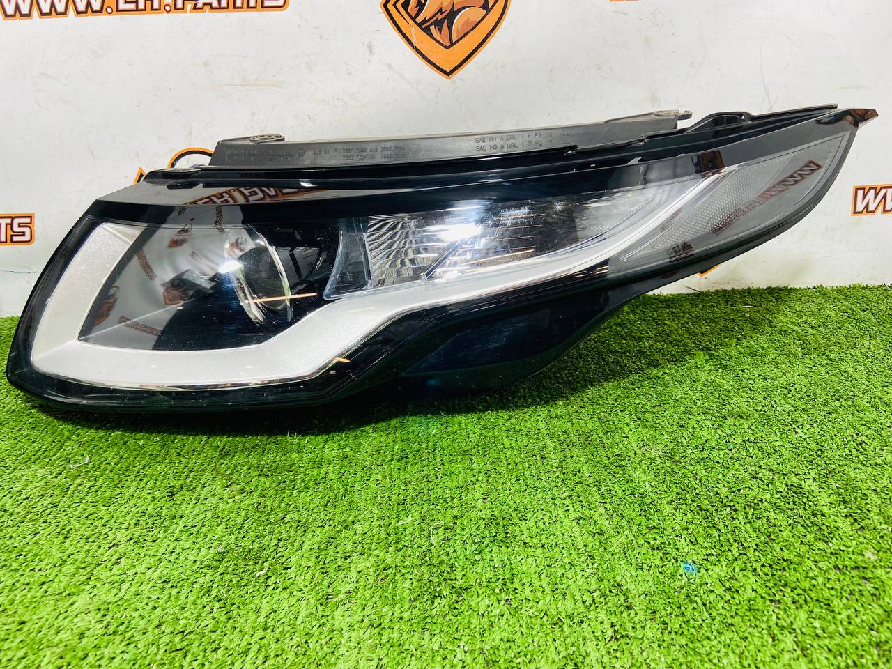 LR087247 Left headlight halogen Range Rover Evoque L538 (2012-2018) Used cost € in stock 1 pcs.
