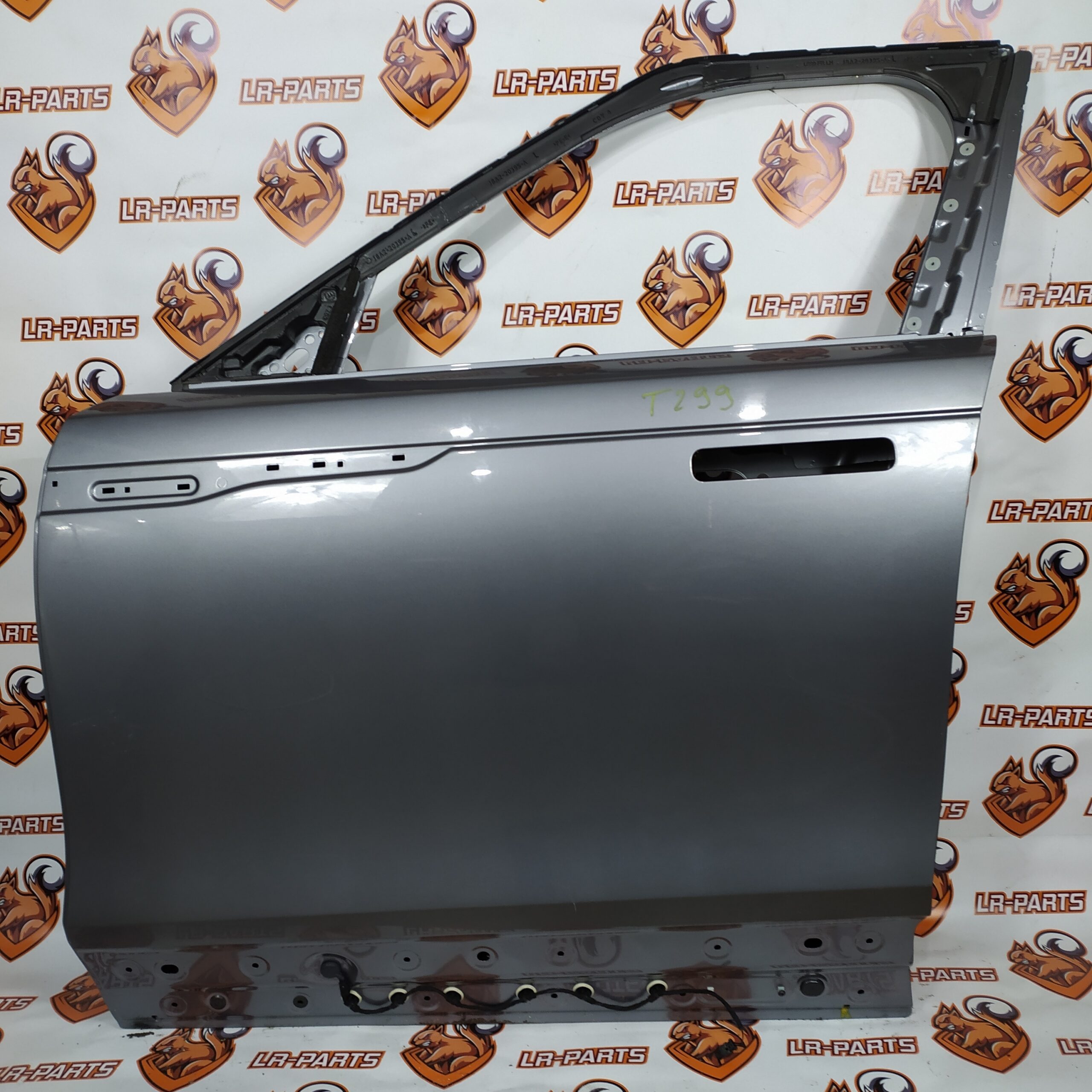 LR091718 Front left door for Range Rover Velar L560 (2018-) used - Image 35