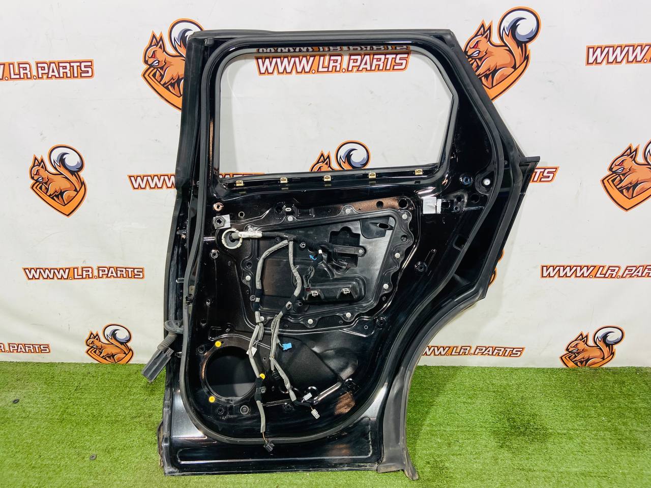 LR091719 Right rear door Range Rover Velar L560 (2018-) Used - Image 24