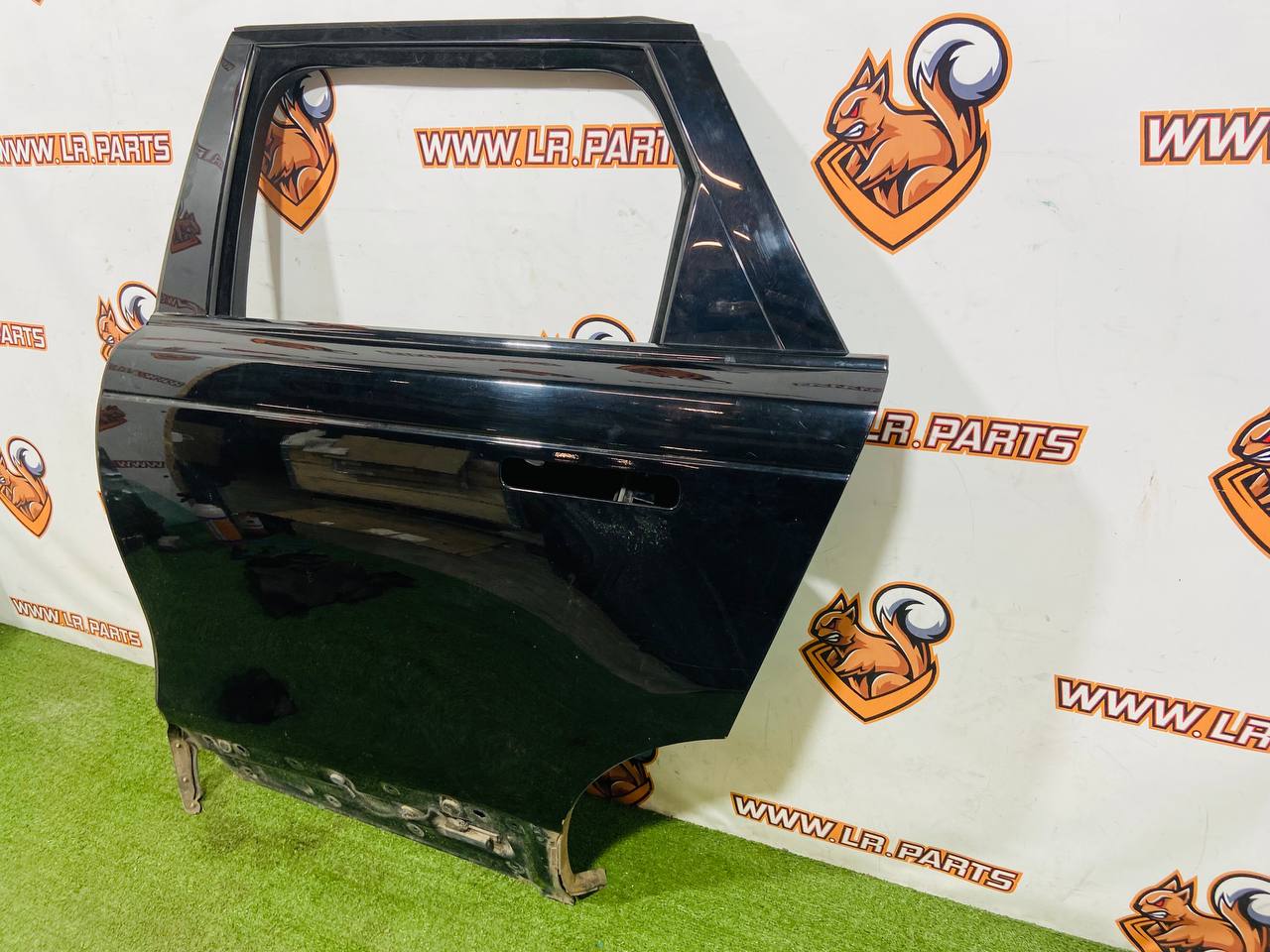 LR091720 Rear left door Range Rover Velar L560 (2018-) Used - Image 26
