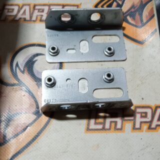 LR092798 Bumper mounting bracket right L-shaped RANGE ROVER VELAR (L560) Used cost 20 € in stock 1 pcs.