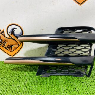 LR093470 Right copper bumper grille molding Range Rover Velar L560 (2018-) Used cost  € in stock 1 pcs.