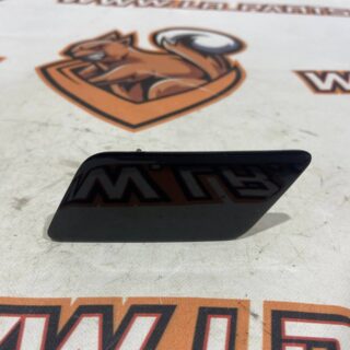 LR093500 Headlight washer cover left Range Rover Velar L560 (2018-) used cost 10 € in stock 1 pcs.