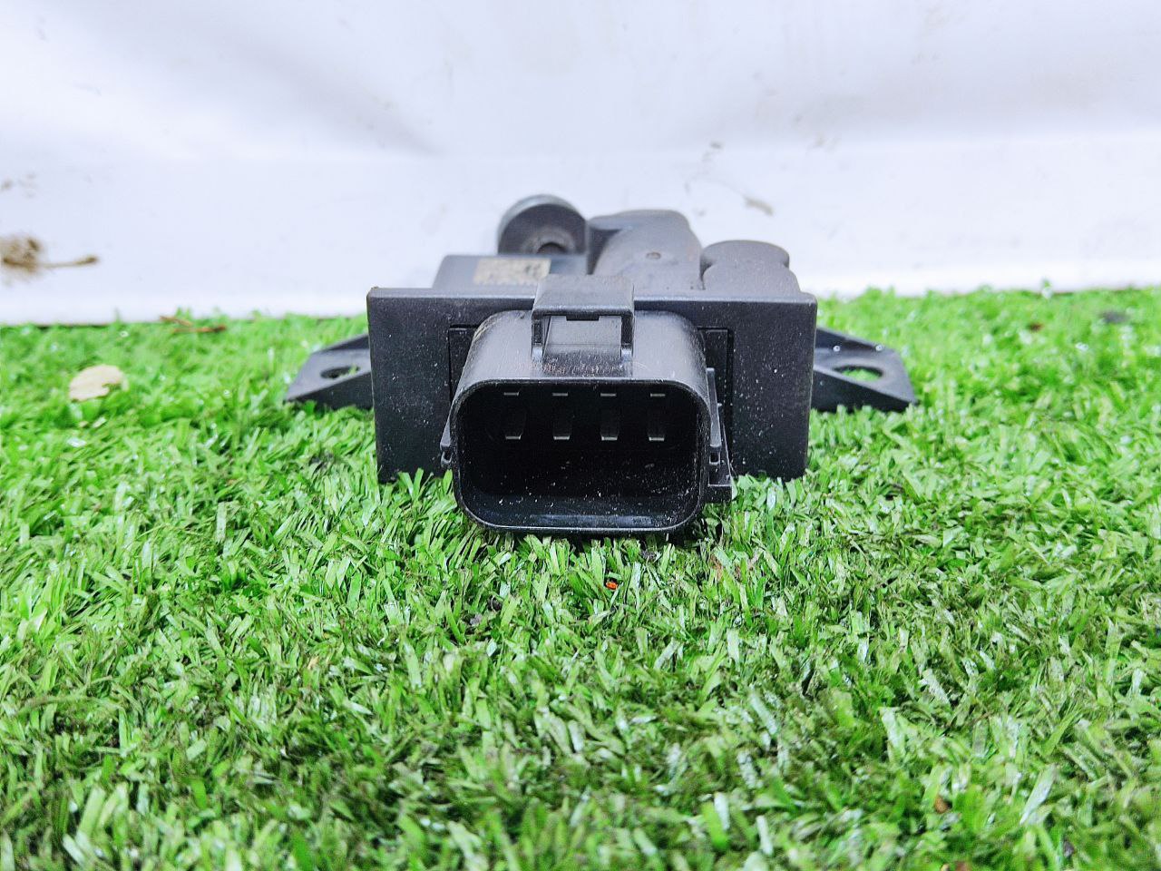 LR097220 RANGE ROVER VELAR (L560) Used electronic fuel pump control unit cost 60 € in stock 1 pcs.