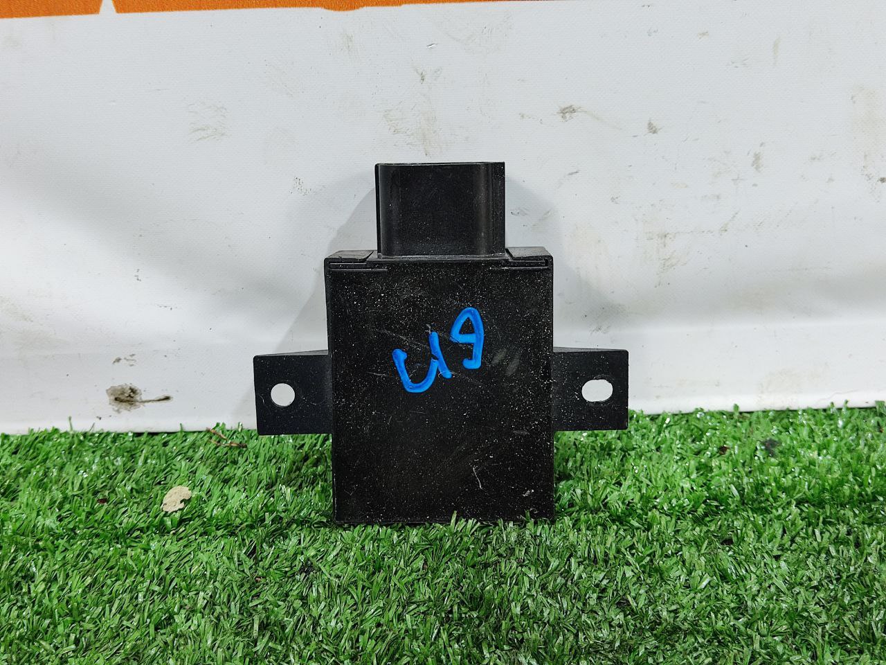 LR097220 RANGE ROVER VELAR (L560) Used electronic fuel pump control unit cost 60 € in stock 1 pcs.