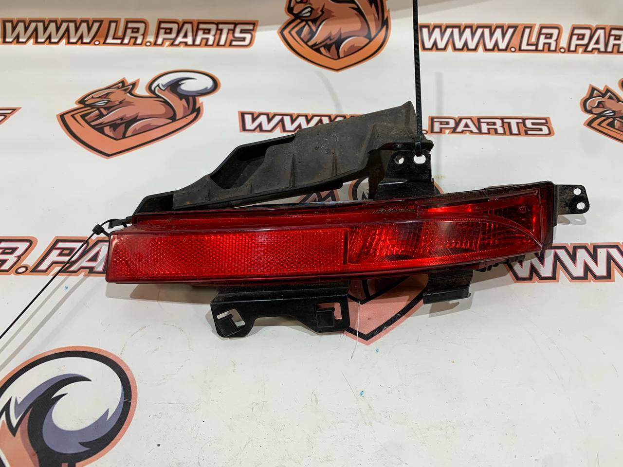LR102041 Right bumper light Land Rover Discovery Sport L550 (2015-) Used cost 90 € in stock 1 pcs.